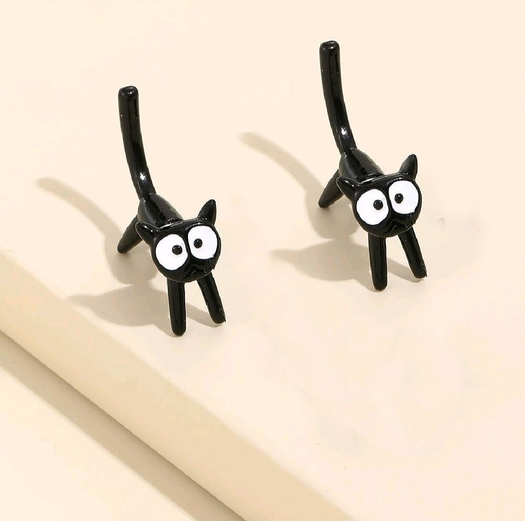 Big Eye Surprised Kitten Earring