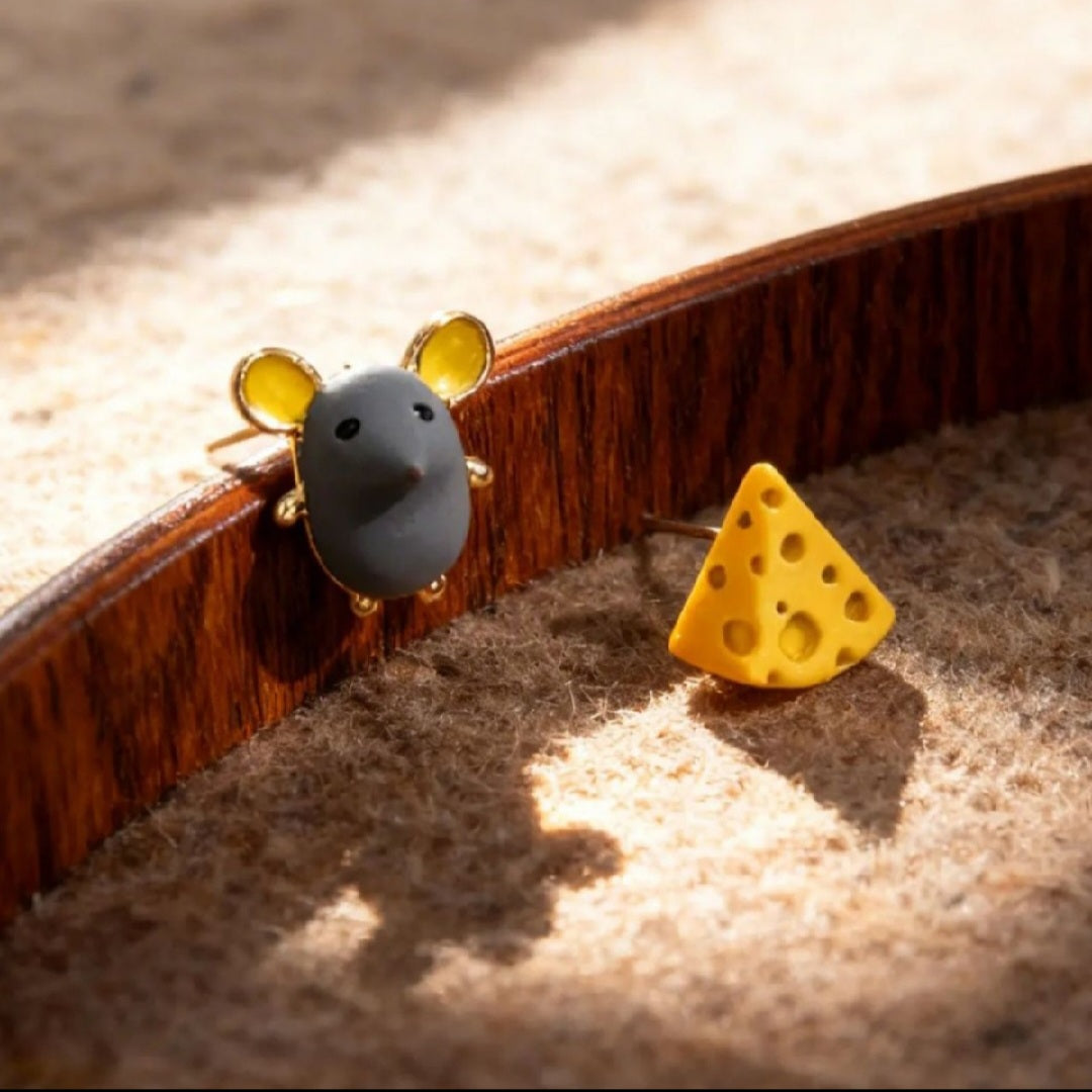 Mouse & Cheese Earring