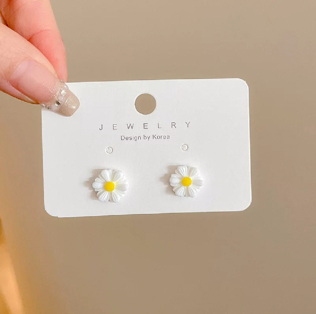 2026 Trendy Korean Little Daisy Flower Earring